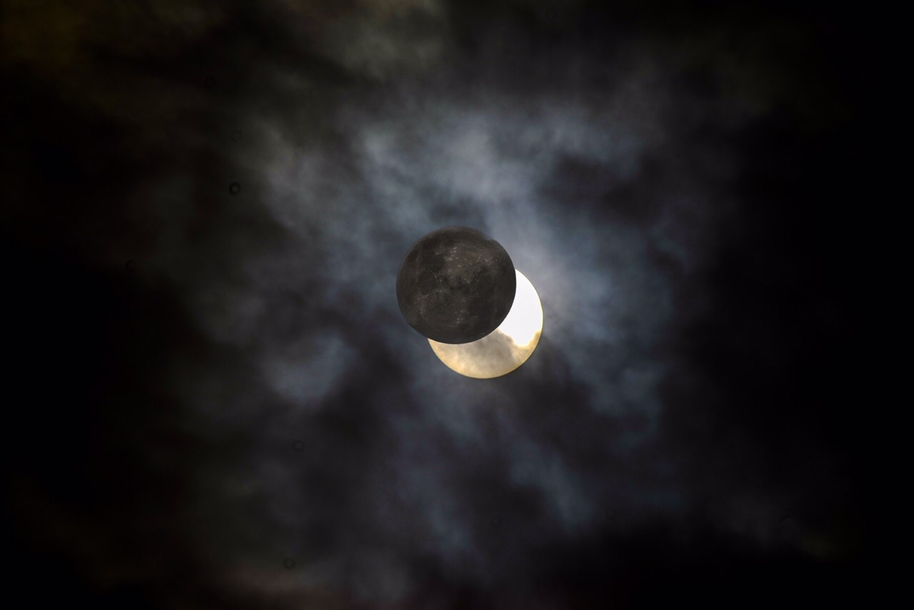 Marzo 2015 - La foto del mese di marzo, di Graziano Gabaglio, è dedicata all’eclissi parziale di sole che ha avuto luogo il 20 marzo. Sul veronese è stato oscurato circa il 60% del sole.