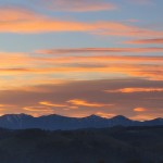 Ottobre 2015 - Per il mese di ottobre vi proponiamo uno scatto in cui vediamo nubi lenticolari e cirrostrati sul Monte Baldo al tramonto (foto Colognato). Le nubi lenticolari, dette anche lee-clouds, si formano tipicamente sottovento alle Alpi con correnti settentrionali o nord-occidentali in alta quota.