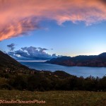 Settembre 2015 - Nella foto di Claudio Chincarini vediamo delle curiose strutture nuvolose. Era il 5 settembre, ed una perturbazione aveva appena attraversato il veronese con alcuni temporali. I raggi del sole al tramonto illuminano la parte sommitale degli stratocumuli ancora presenti sulla zona del Lago di Garda, ma ampie schiarite avanzano da ovest, in seguito al passaggio del fronte perturbato.