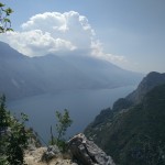 Giugno 2017 - Sviluppo cumuliforme sul Monte Baldo di notevole fascino quello immortalato da Simone Buttura il giorno 3 del mese. L'aria calda e umida presente negli strati più bassi dell'atmosfera viene spinta verso l'alto dalle brezze di versante, che portano alla condensazione il vapore acqueo presente creando la nube.